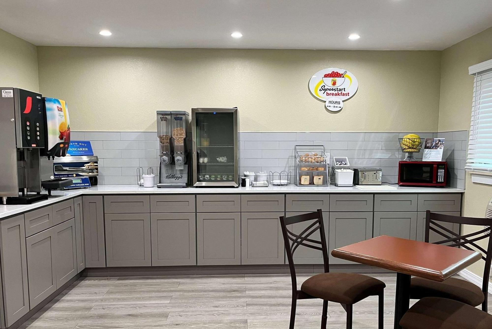 Super 8 By Wyndham Indianapolis Emerson Ngoại thất bức ảnh